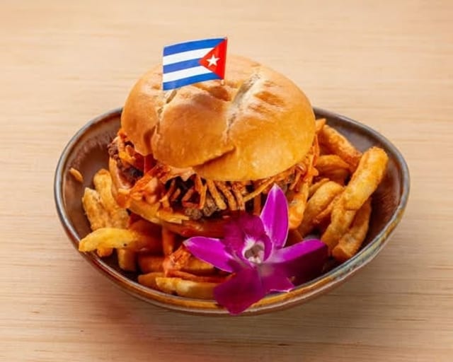 Frita Cubana Supreme.